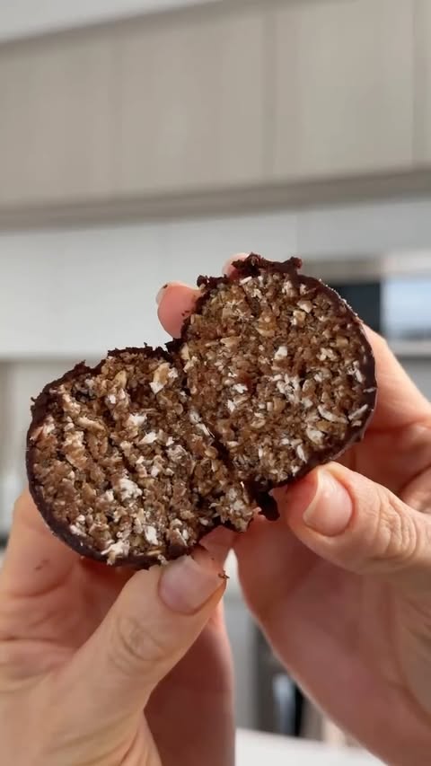 Instagram post by @dianaconforti.fit for Transparent Labs. Caption reads: Salted Caramel Chocolate Protein Balls
_____
these....