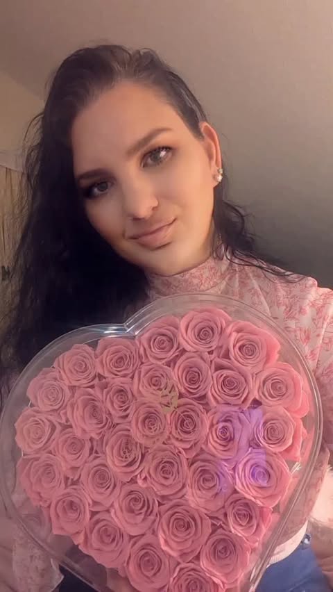 Instagram post by @kimreed930 for Rose Forever. Caption reads: [...] the gift of a luxurious Rose Bouquet....