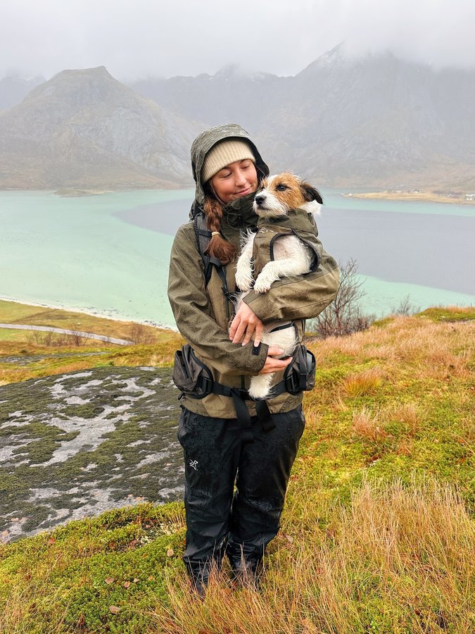 Instagram post by @elisabethmathisen for RevolutionRace. Caption reads: [...] you don't wear matching outfits?🙈....