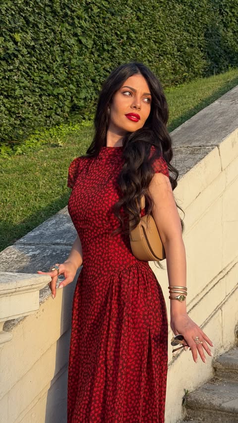 Instagram post by @storyofdeli for Rihoas. Caption reads: [...] dress in my wardrobe•••❤️ Dress from....