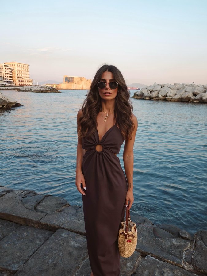 Instagram post by @annadimegliooo for ViCOLO. Caption reads: Sunset lover🤎🥥🌅🫶🏼 dress via @vicolo.official....