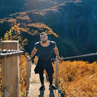 Instagram post by @augustkolberg for Bodylab. Caption reads: Autumn 🍁🍂 Shoes from @tights_no #ad.