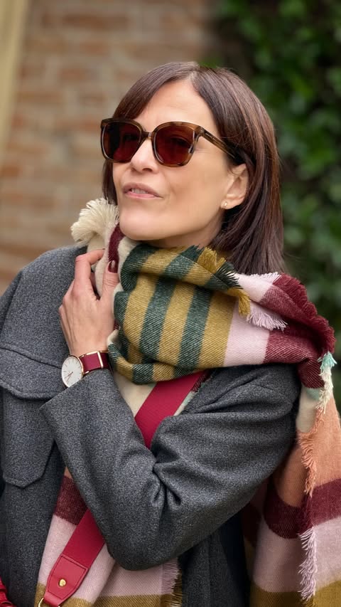 Instagram post by @ladyessegici for Brandbassador. Caption reads: Black Friday on @danielwellington....