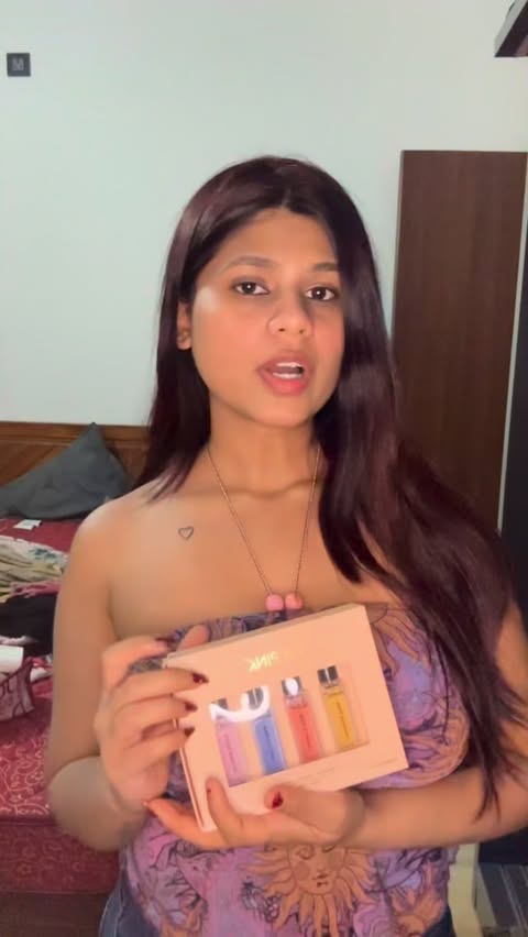 Instagram post by @khhhuusshhiii for La Pink. Caption reads: @lapink.in #ad #perfume #reelitfeelit #fyp [...].