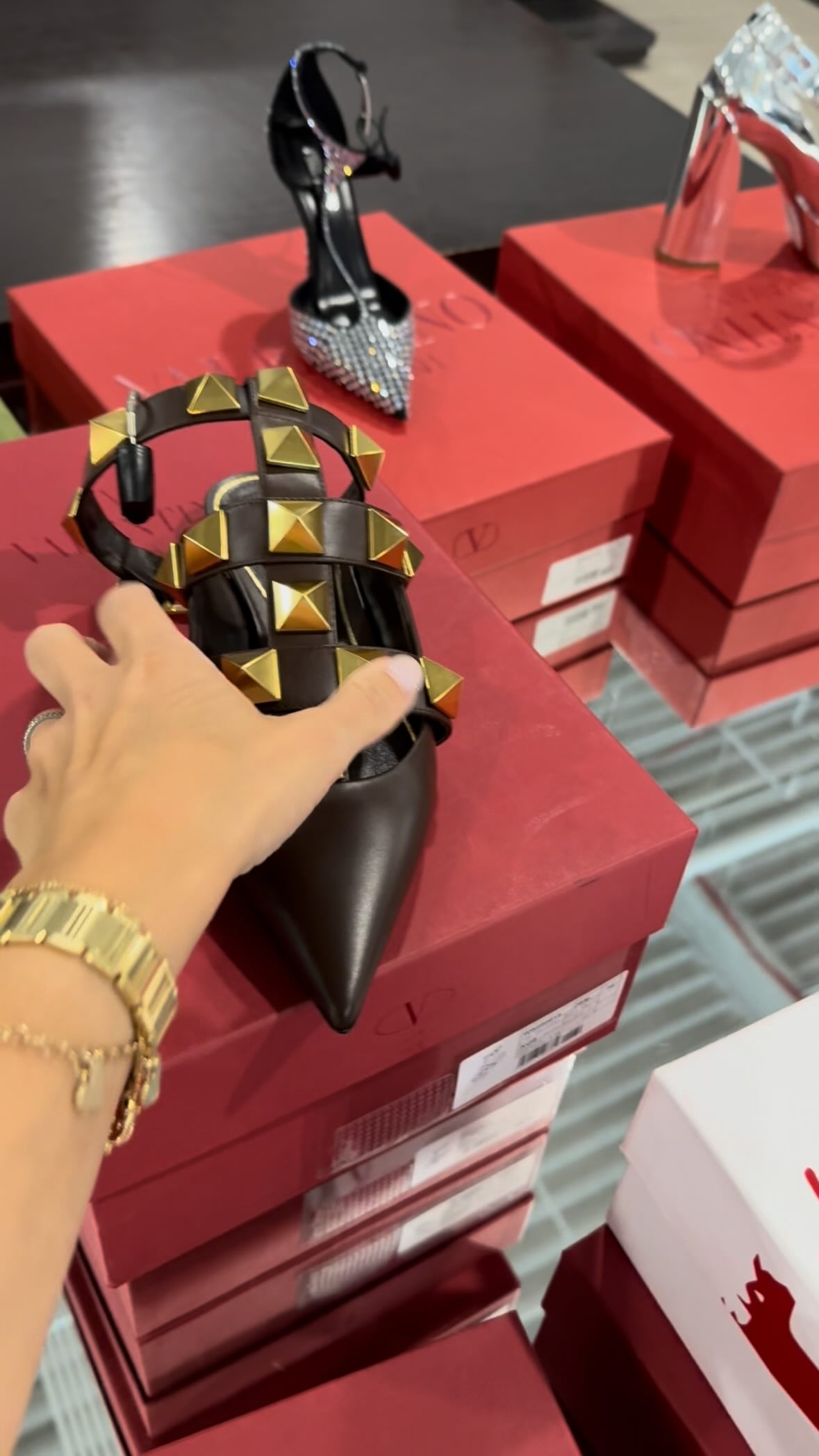 Instagram post by @nicolecassidystyling for Saks OFF 5TH. Caption reads: [...] in store that just doesn’t compare!....