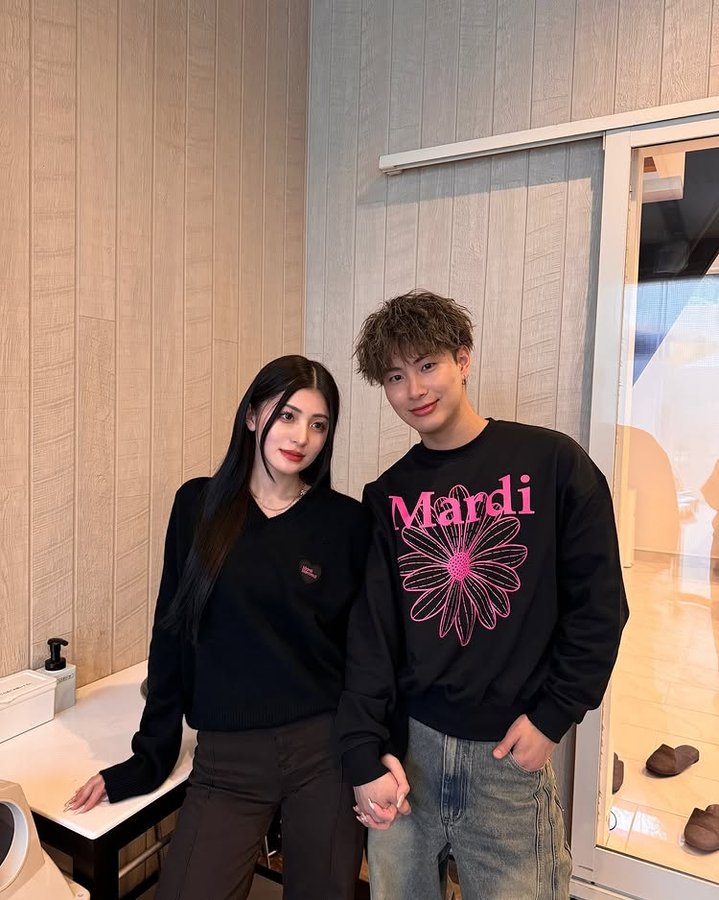 Instagram post by @smiku0524 for Mardi Mercredi. Caption reads: Mardi Mercrediでpair [...].