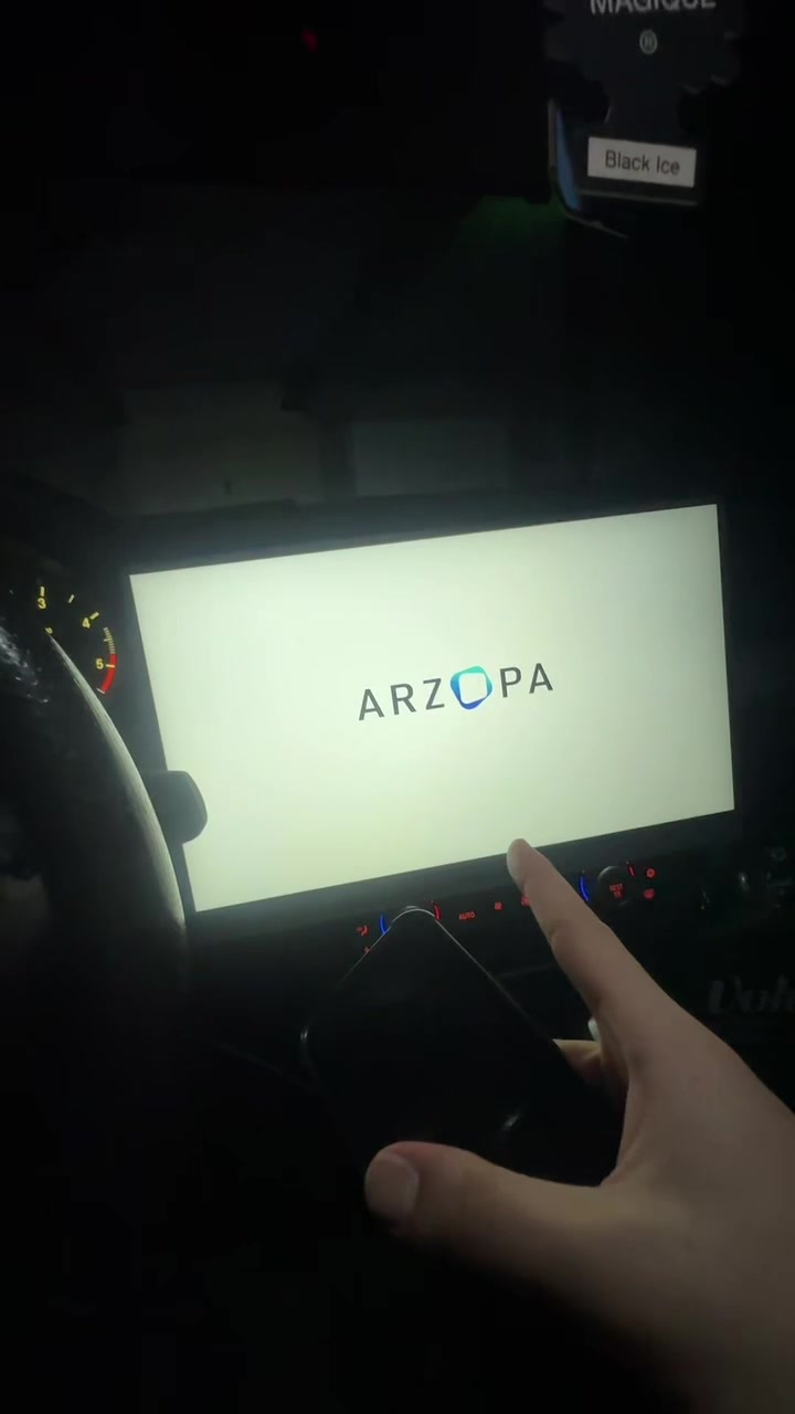 TikTok post by @tr2k___ for ARZOPA. Caption reads: Le meilleur écran finalement ! ARZOPA....