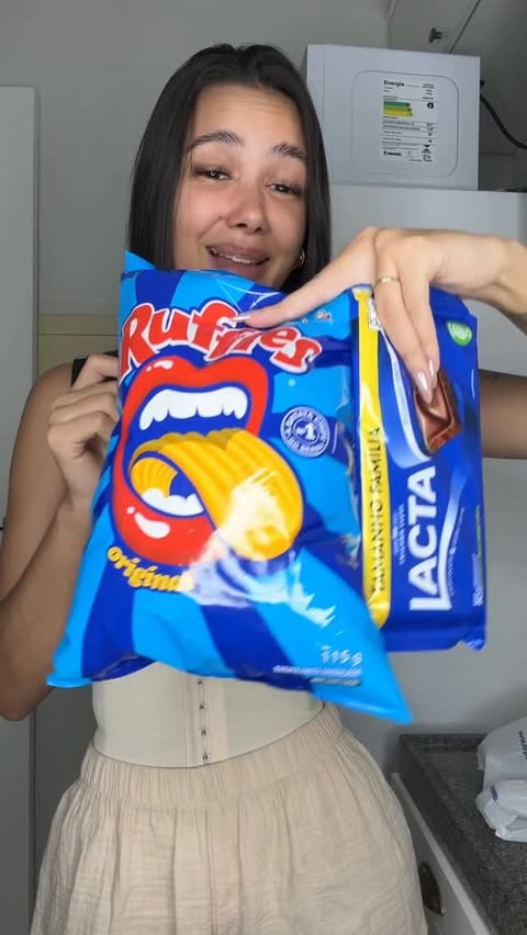 Instagram post by @carmelitaevilim for Mercado Livre. Caption reads: Tudo certo pra dar errado....