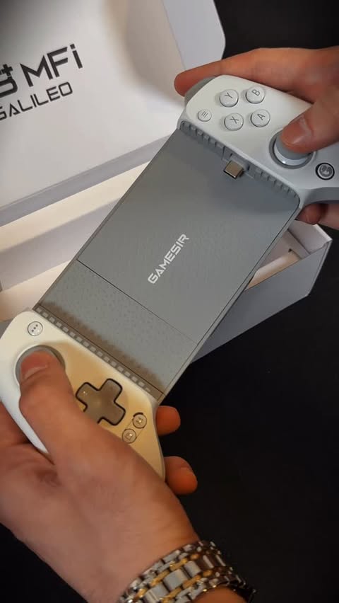 Instagram post by @semakka11 for GameSir. Caption reads: Level up your mobile gaming 🎮🔥 The GameSir G8....