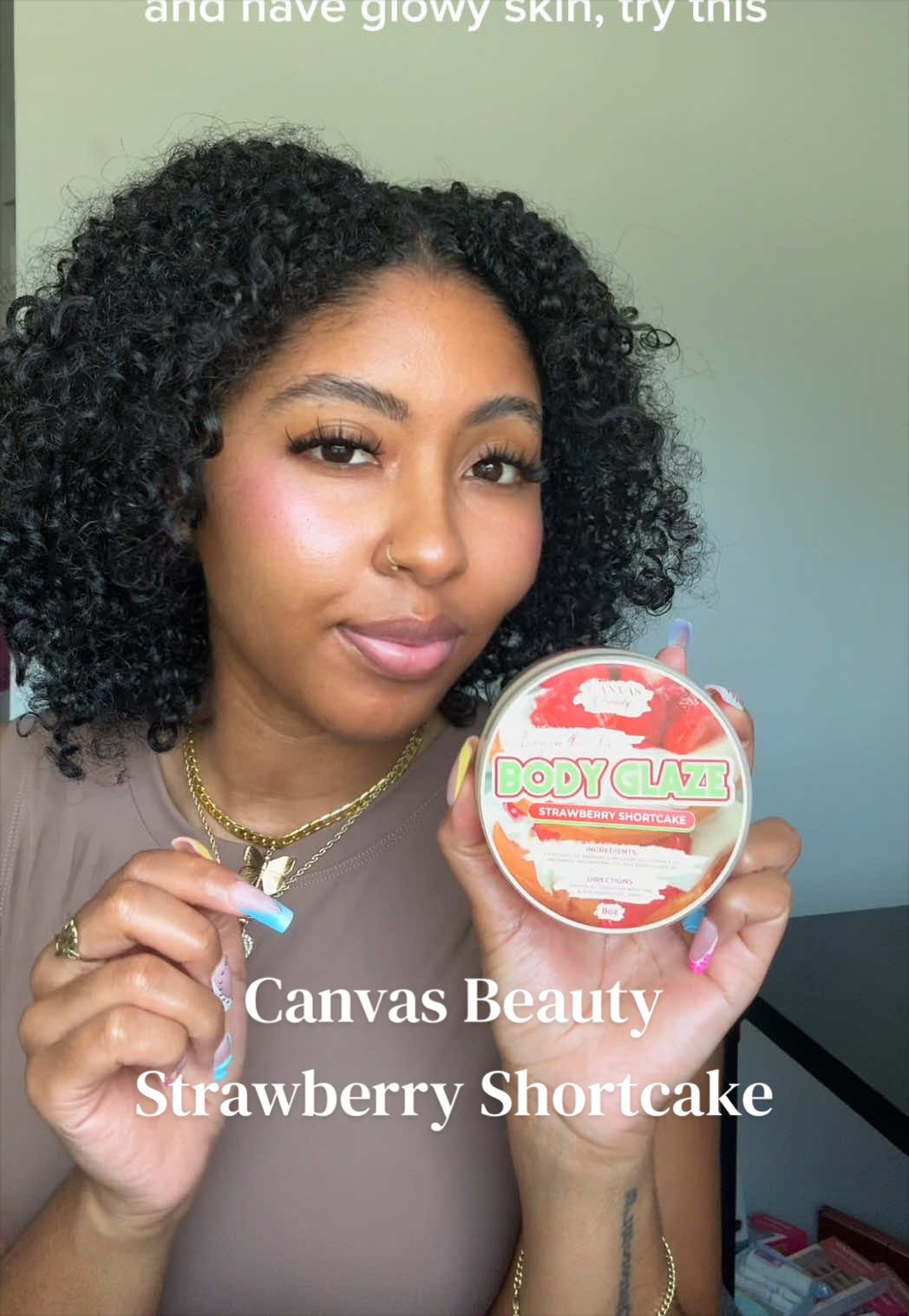 TikTok post by @moeeeey_ for Canvas Beauty Brand. Caption reads: [...] the glaze glow is everything 😍🍓 @CANVAS....