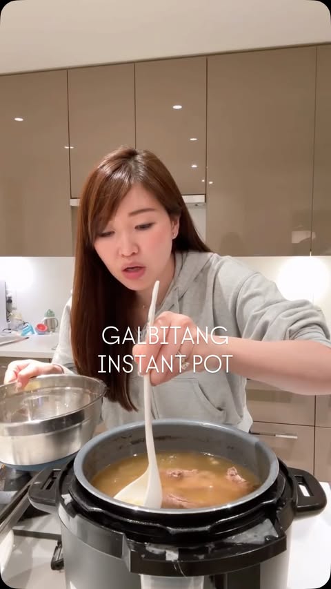 Instagram post by @_mikoo for Instant Pot. Caption reads: Galbitang (갈비탕) | Instant Pot Korean Short Rib....