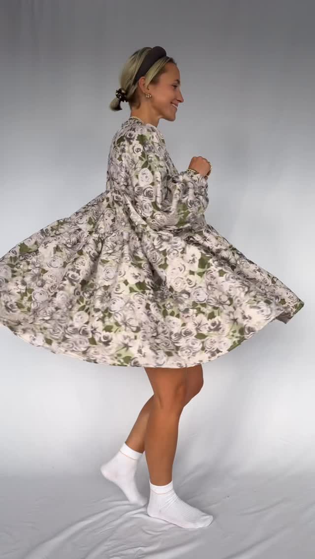 Instagram post by @goodmannersstyle for Sister Jane. Caption reads: [...] turns into autumn 🥹🤎

Dress....