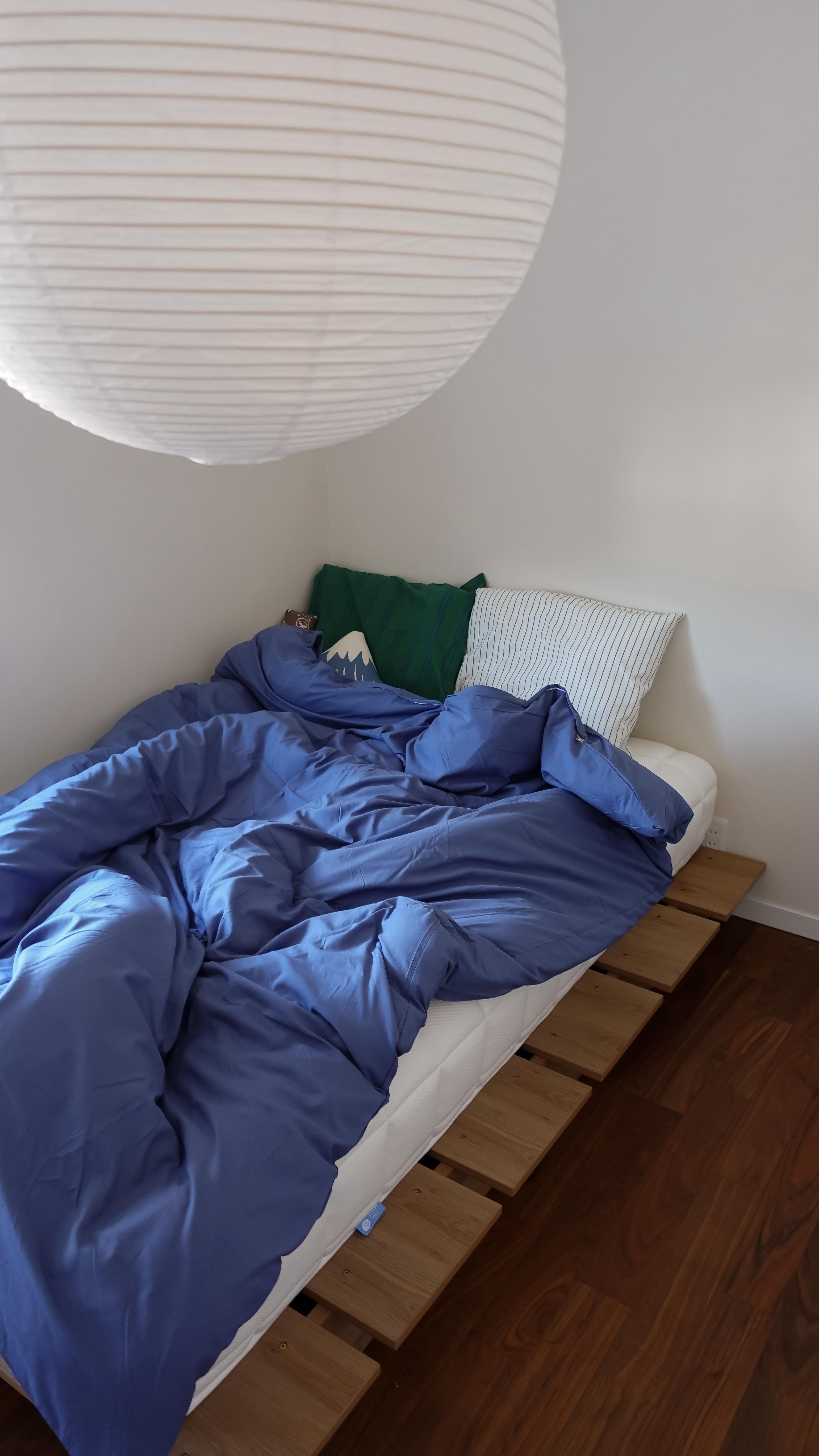 Instagram post by @moyamoya2121 for Sleepy Tofu Japan. Caption reads: 1人部屋がほしい！」と言い出した
娘の部屋づくりをゆるーくSTARTさせてます○

寝具は悩んだ末に....