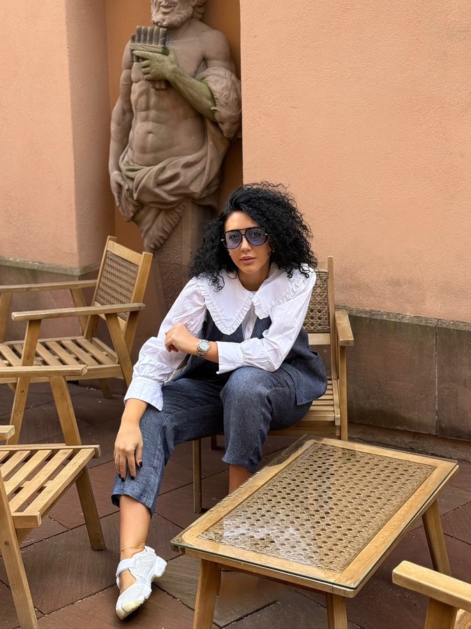 Instagram post by @natiatatalashvili___ for Linticoshop. Caption reads: Unboxing elegance with @linticoshop it
Effortless,....