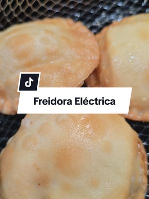 TikTok post by @rafacostacocina for Pukomc. Caption reads: [...] Andinos en esta Freidora Eléctrica @Pukomc.