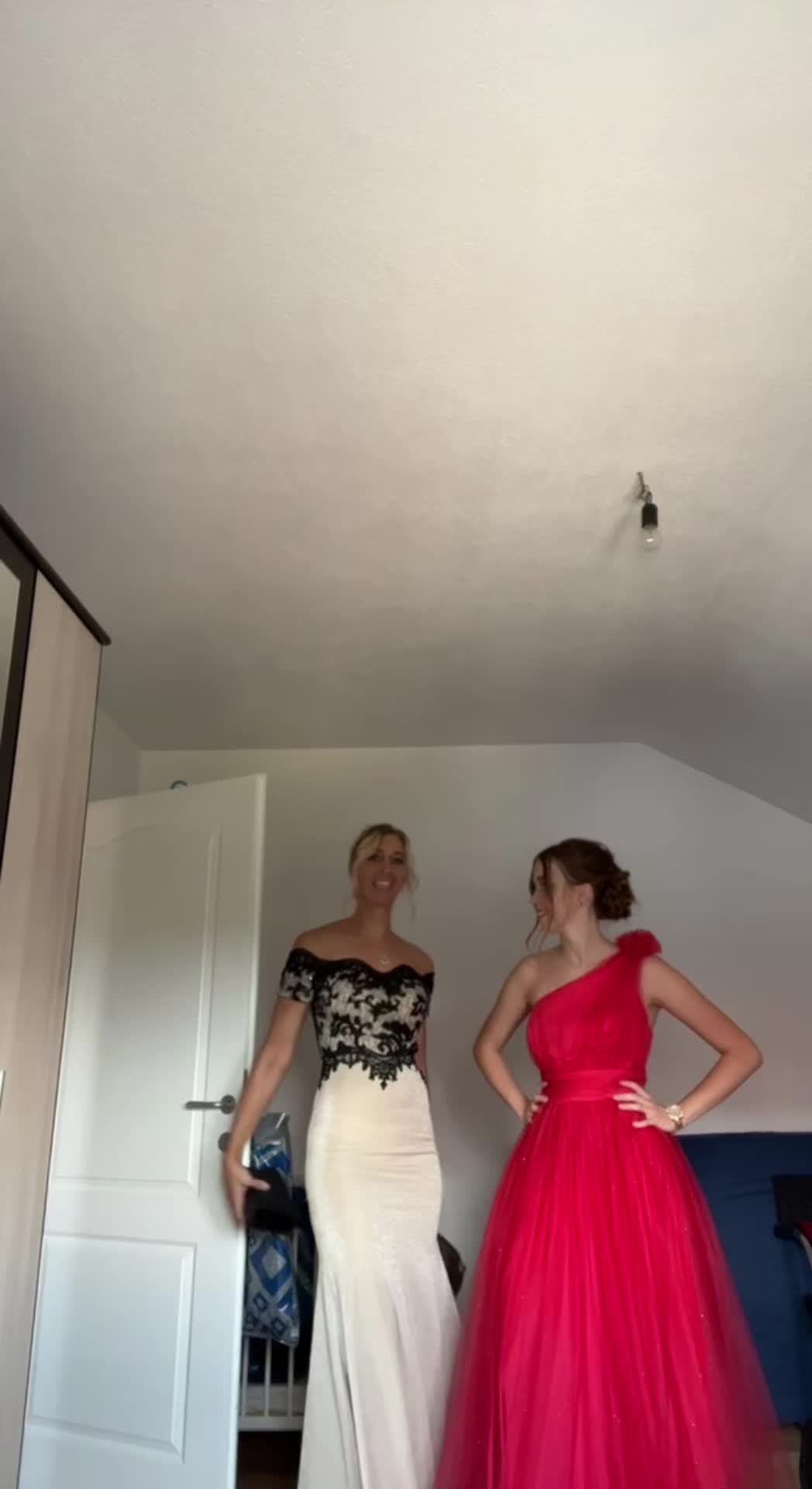 TikTok post by @whatsupmia_ for ifolor. Caption reads: [Anzeige] Am 11.Mai isch Muettertag!🤩@ifolor....