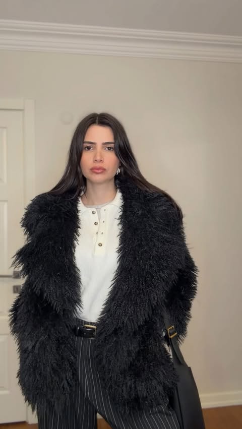 Instagram post by @gizemgozelekli for SUUD COLLECTION. Caption reads: 🖤 #reklam.