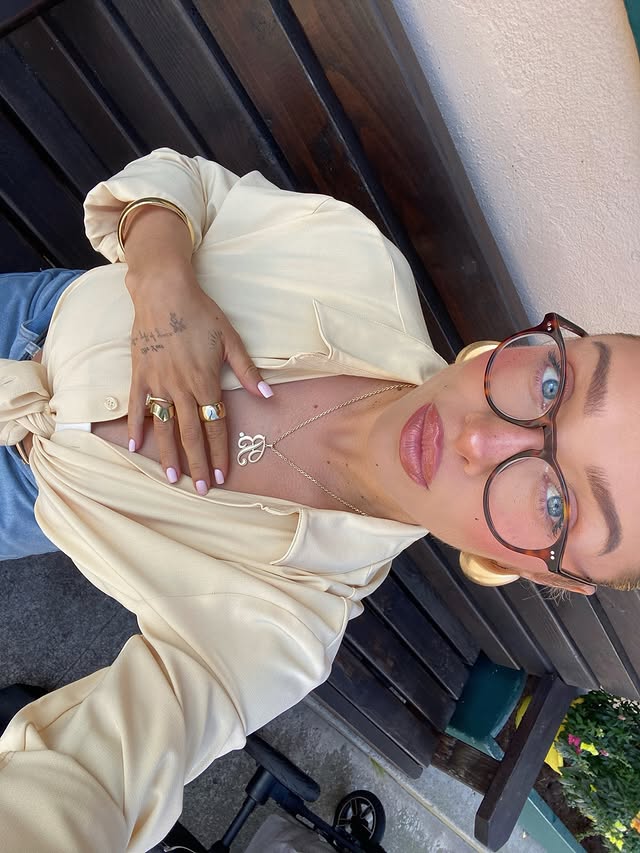 Instagram post by @delaneychilds for Eyebuydirect. Caption reads: [...] sunnies are essential - both from....