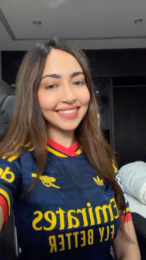 Instagram post by @kaaashvi for Premier League. Caption reads: Free trip to a Premier League match in the UK 😍....