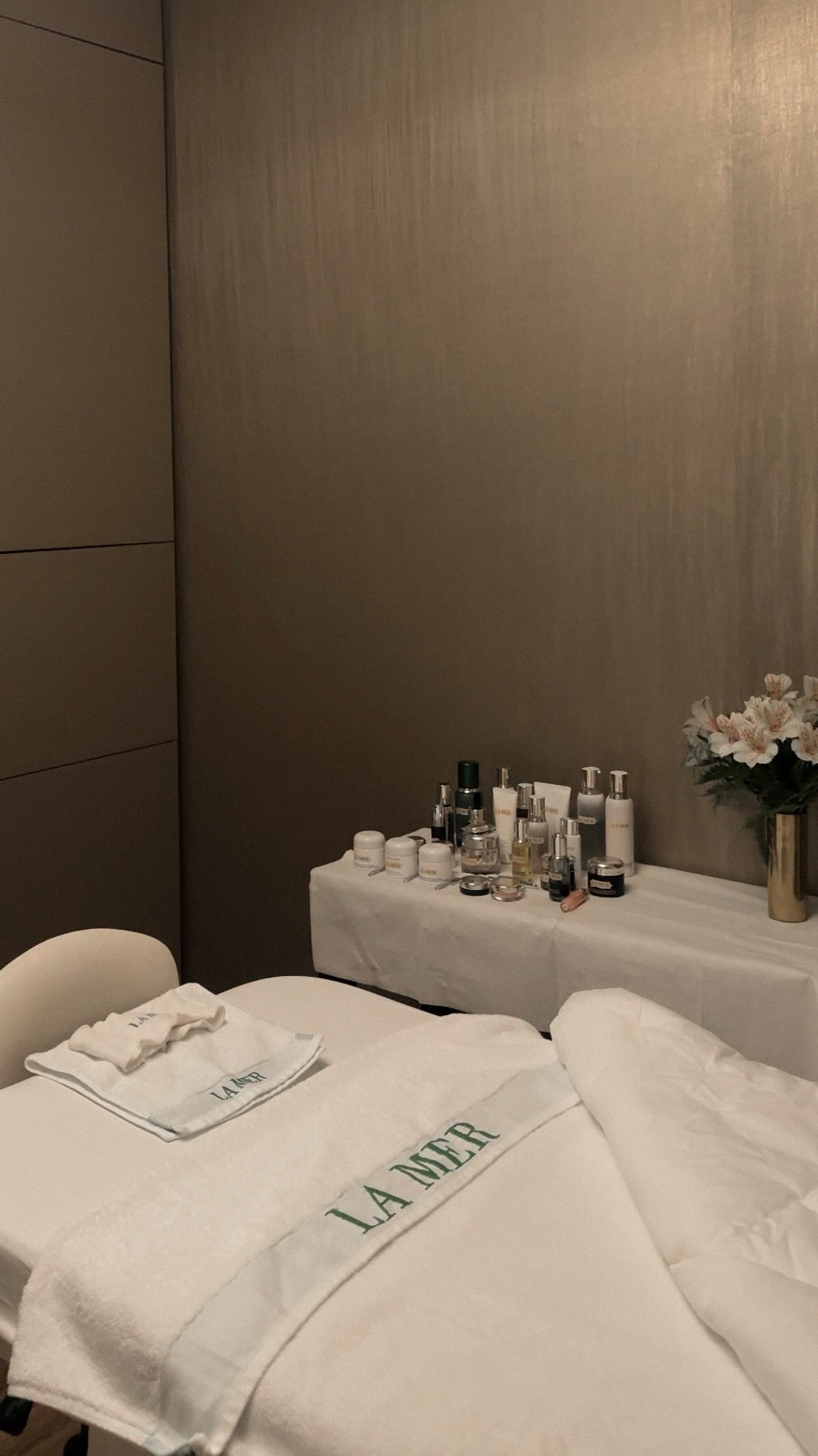 Instagram post by @taylasnts for Bloomingdale's. Caption reads: A much needed facial after the wedding with @lamer....