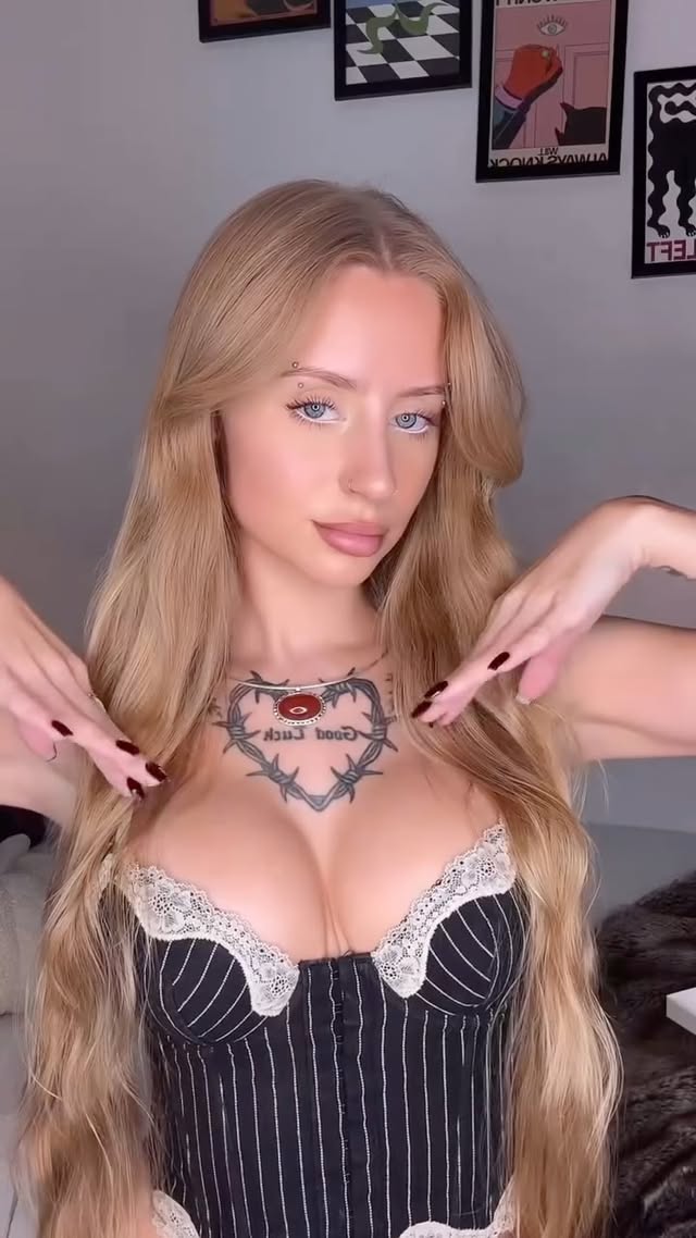 Instagram post by @shannonelletts for En Route Jewelry. Caption reads: Black Friday 35% off en route Jewellery....