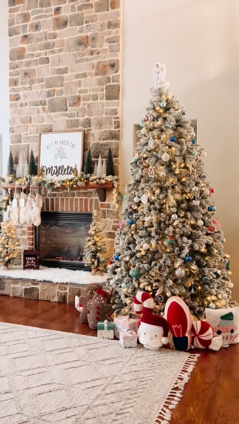 Instagram post by @kidsandcabernet for King of Christmas. Caption reads: [...] down and embrace the chaos.
.
.
🎄-....