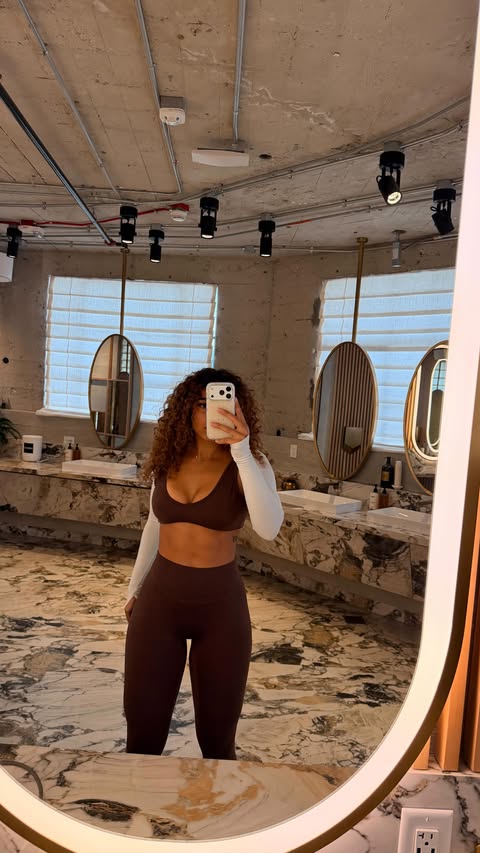 Instagram post by @zoeindiya for ZOZOFIT. Caption reads: [...] has had its ups and downs but @myzozofit has....