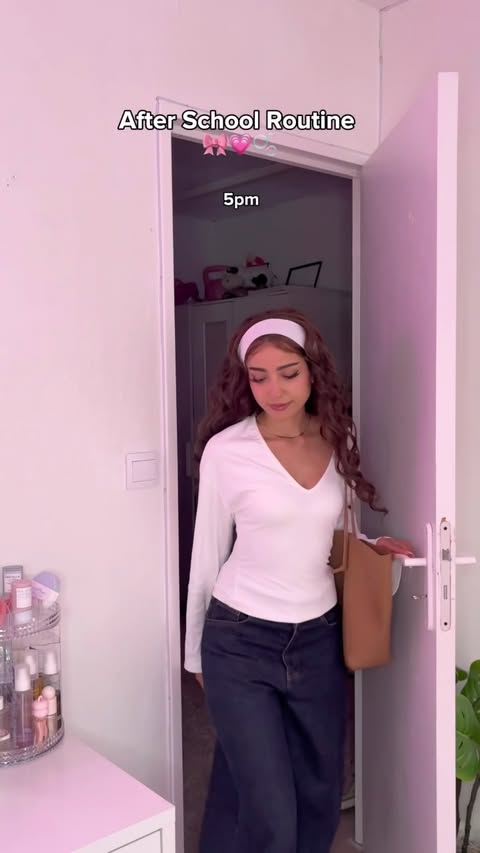 Instagram post by @amani_mee_ for AXIS-Y. Caption reads: GRWM for school with my @axisy_official skincare....
