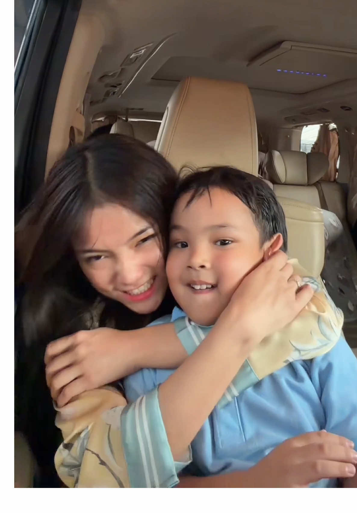 TikTok post by @fujiiian for Sunsilk. Caption reads: Hahahah seburu buru ituuuu !!!!  @Sunsilk....