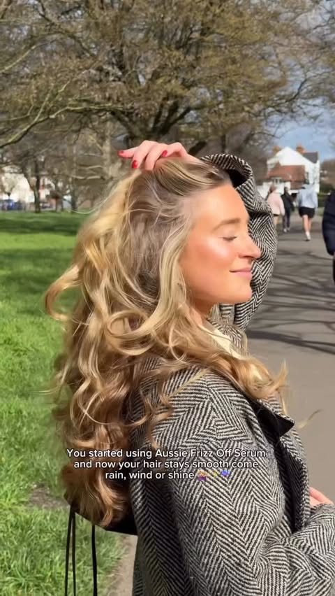 Instagram post by @sophienarundel_ for Aussie Hair. Caption reads: [...] it’s a game changer ladies 💁🏼‍♀️☔️✨....