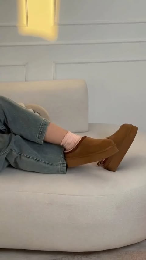 Instagram post by @katoo_akir for collAble. Caption reads: Big savings start now 🔥 Premium quality, iconic....