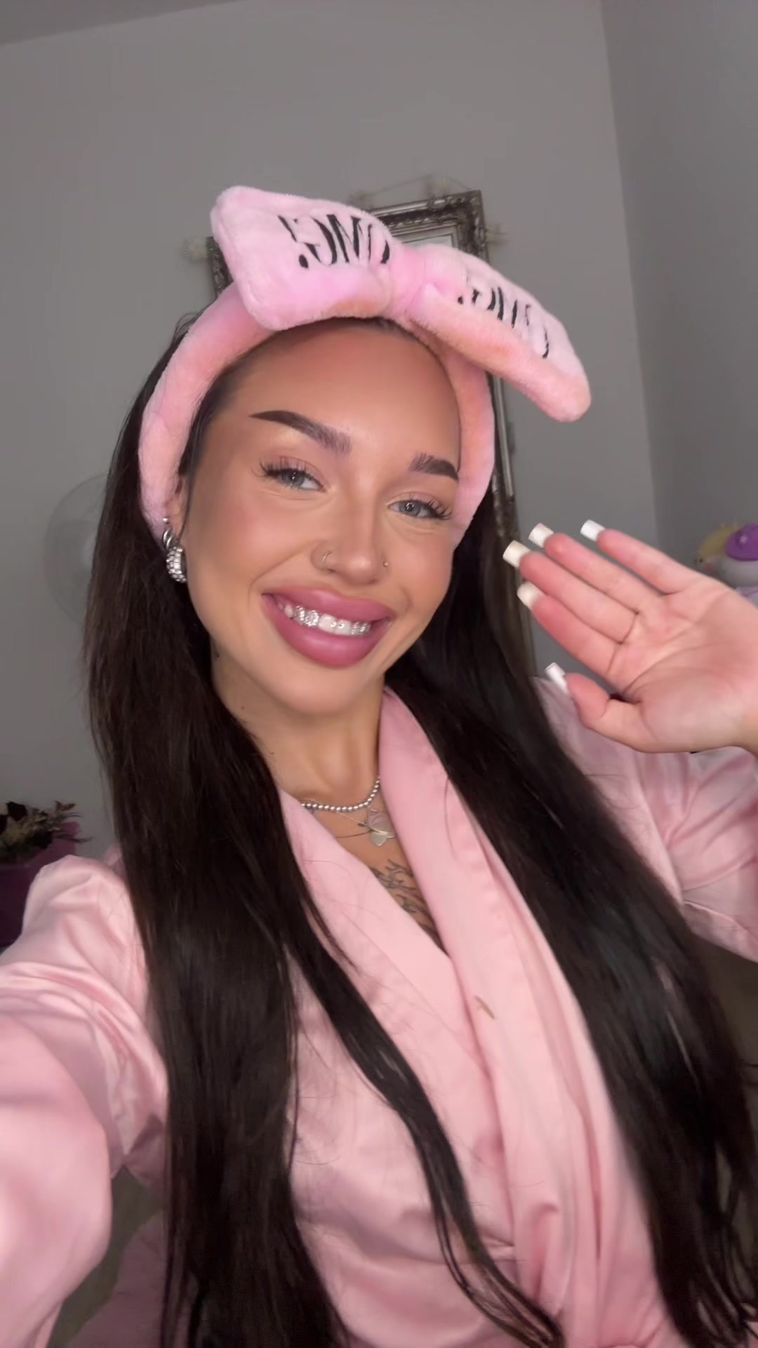 TikTok post by @emiaemu2 for Barry M. Caption reads: moji make-up oblíbenci od @Barry M  🩷  seženete....