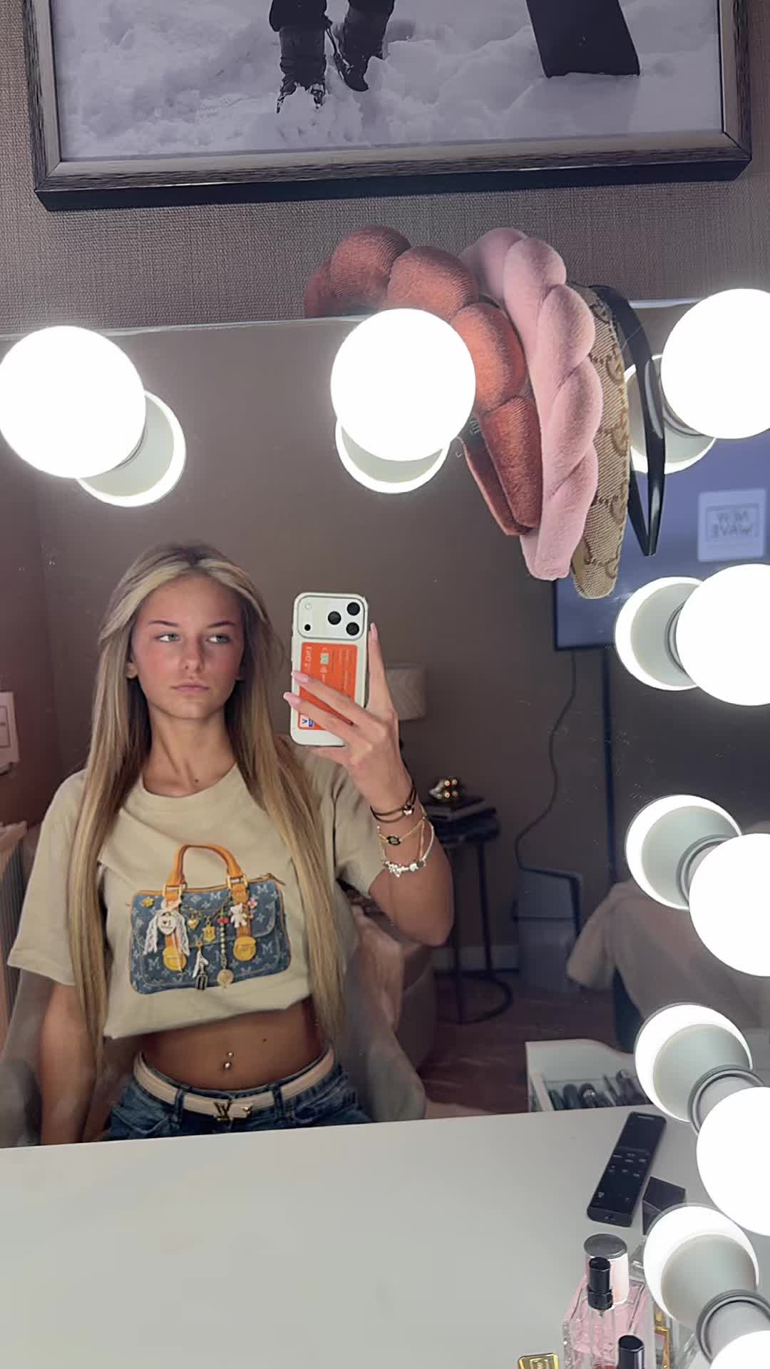 TikTok post by @jayleechloe for Mystic Store. Caption reads: shirt from @MYSTIC ★ #collab #fypp #laatviraalgaan....
