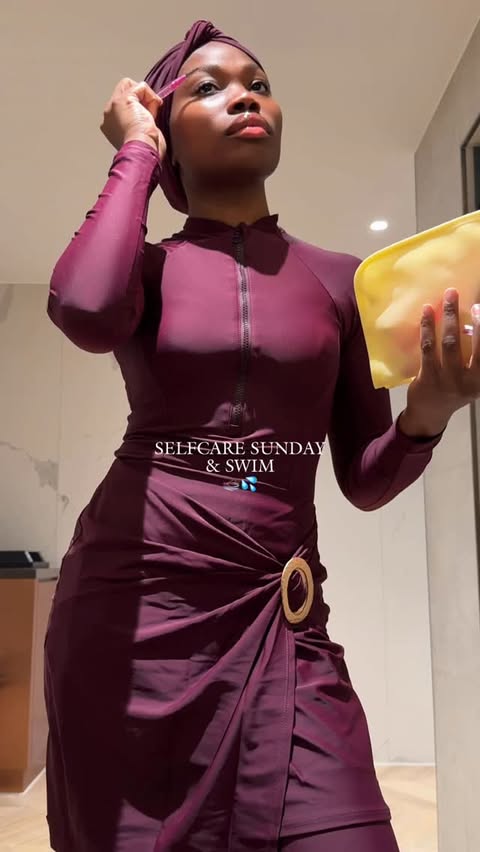 Instagram post by @hanifahbusairi for LYRA Modest. Caption reads: [...] day to shop @lyramodest sale my girlies!!!....