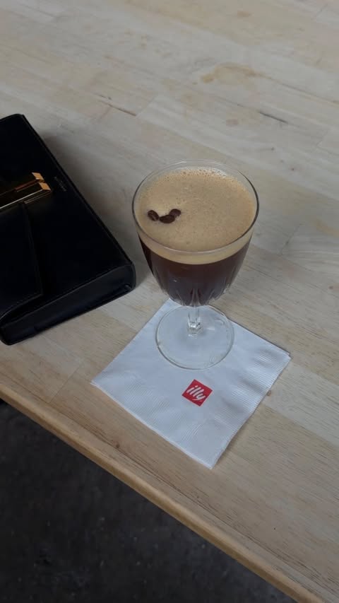 Instagram post by @lauramvila for illy. Caption reads: [...] An iconic dinner experience hosted by....