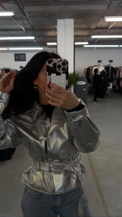 Instagram post by @laurawizman for RUDSAK. Caption reads: A sneak peek into the @rudsak sample sale! 🖤....