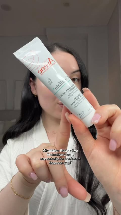 Instagram post by @misspeytonsmith for Laboratoire Dermatologique Avène. Caption reads: The iconic @Avene_au Cicalfate+ Restorative....