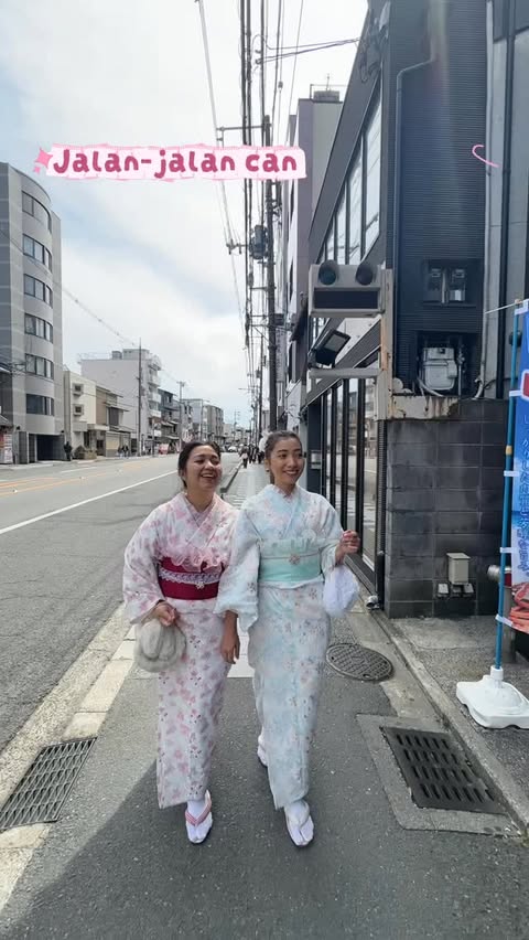 Instagram post by @lamtiarhema for agoda. Caption reads: [...] happy dan hemat, pastiin booking di Agoda....