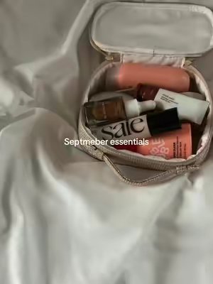 TikTok post by @gloss..lux for Bubble Insiders. Caption reads: [...] #aesthetic @Bubble Skincare @Bubble Insiders....