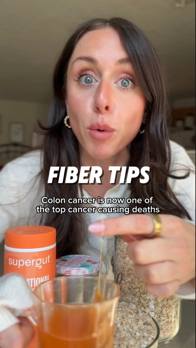 Instagram post by @dietitian.gabrielle for Supergut. Caption reads: Here’s the difference between soluble and....