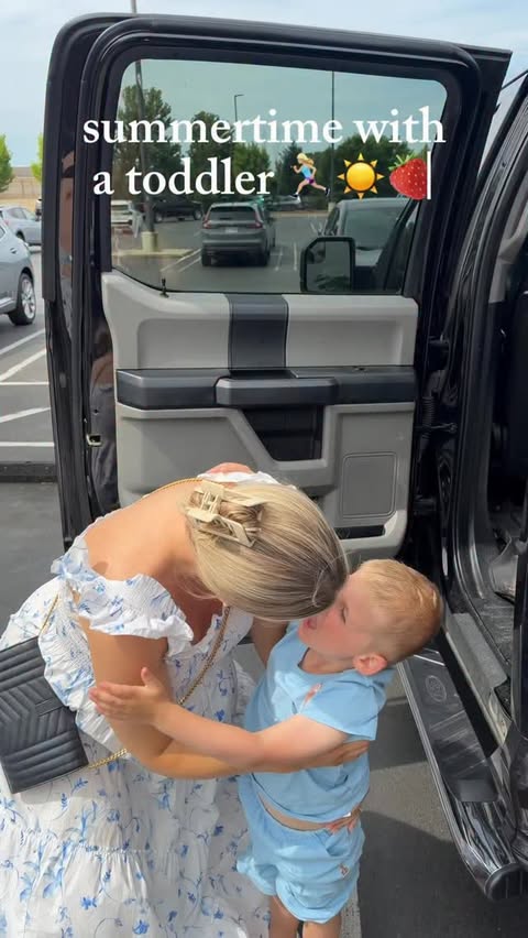 Instagram post by @samantha_lindner for Amara Organic Foods. Caption reads: auggie 🤝 @amaraorganicfoods = a love story! 🍓☀️....
