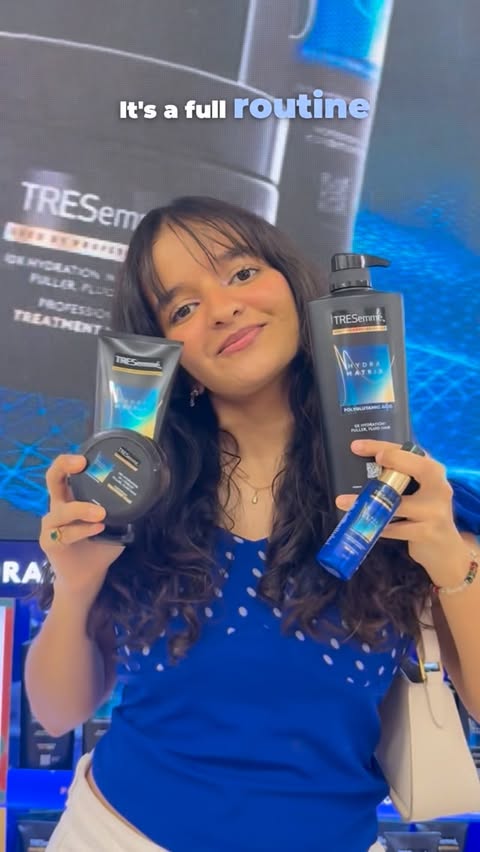 Instagram post by @dumpdiyaa for SMART Bazaar. Caption reads: [...] my new haircare favs at Reliance Smart....