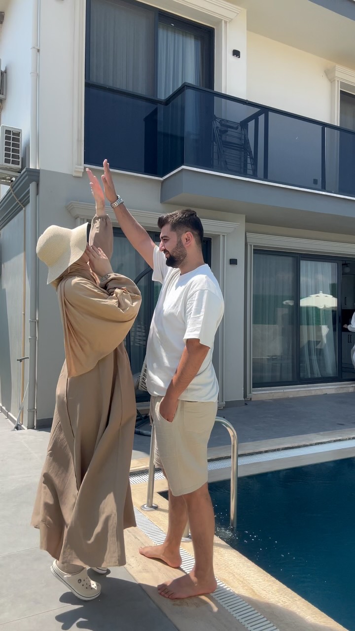 Instagram post by @beydagultekn for Modanisa. Caption reads: 🐣🤎
.
.
.
.
.
#keşfetteyiz #keşfet #hijabers.