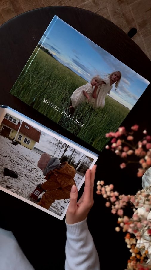 Instagram post by @carolinekejbert for Önskefoto. Caption reads: [...] fotoböcker för 2024 från @onskefoto har....