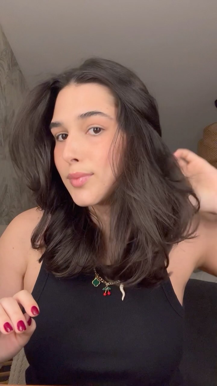 Instagram post by @marahcortines for Biolage. Caption reads: Arréglate el pelo conmigo para mi semana de....