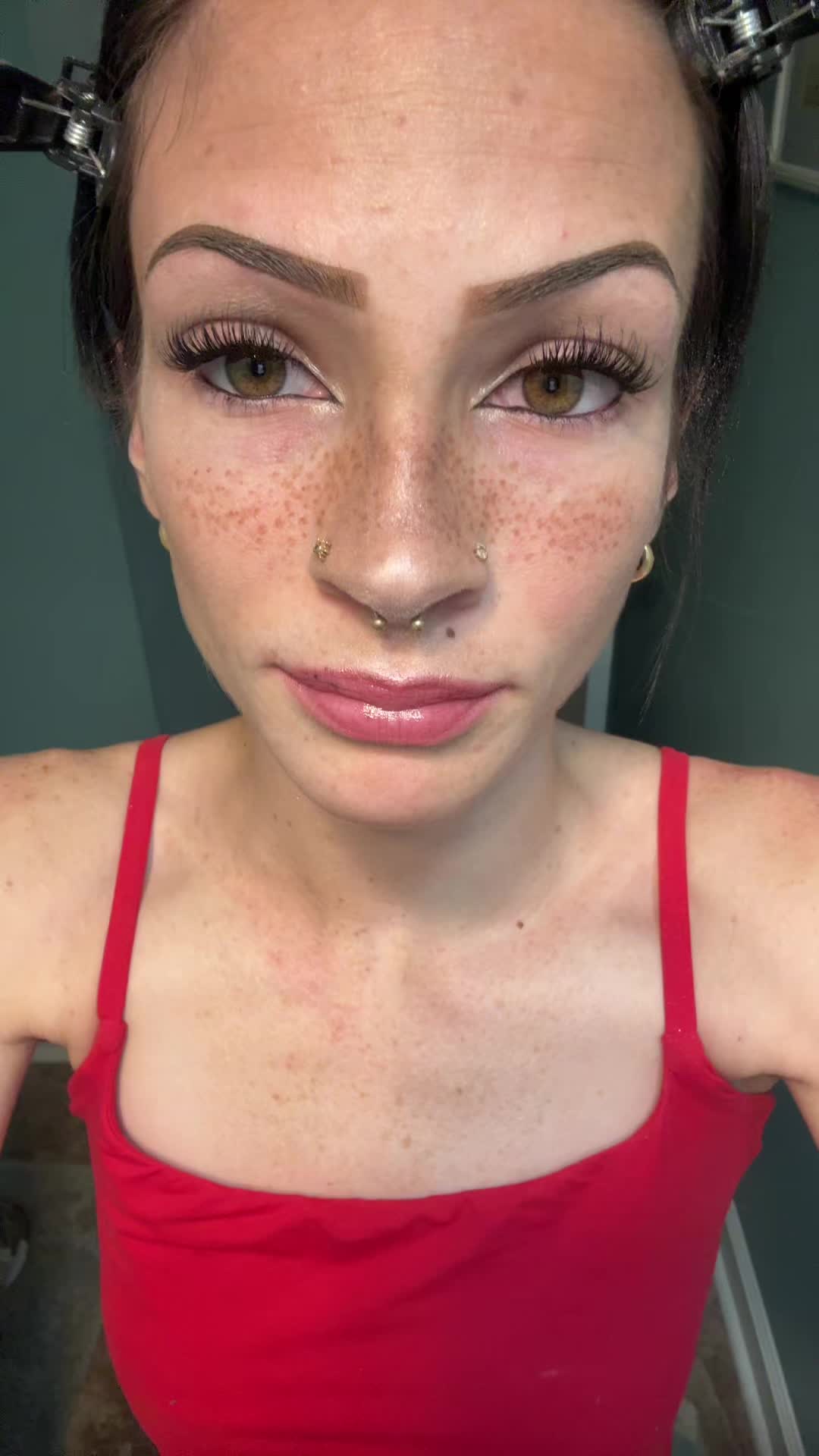 TikTok post by @devynizzabela for FlutterHabit. Caption reads: i’m begging #i❤️mygf #wlw #flutterhabit....