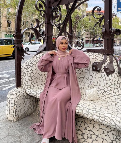 Instagram post by @yasmarzana for Hawaa Clothing. Caption reads: Hello September 💗
Life isn’t perfect, your abaya....