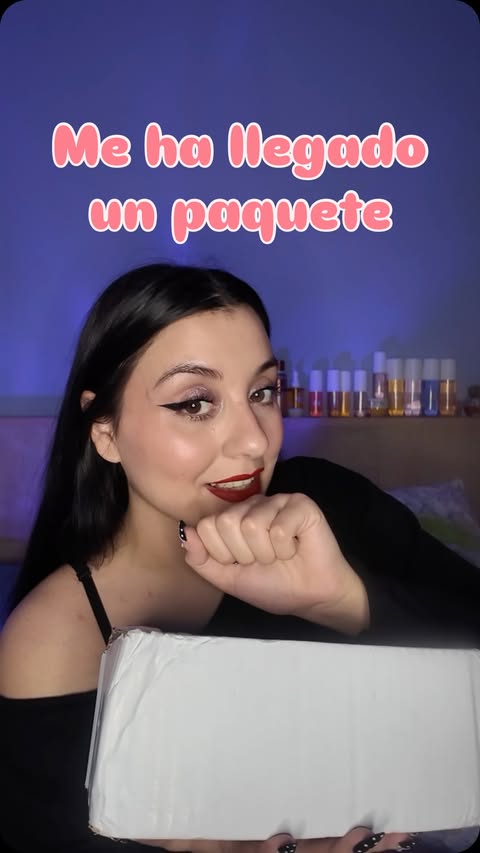 Instagram post by @anarukx for Skeepers. Caption reads: Me llegó un paquete🎁🫶🏻#publi
@skeepers.es 
....