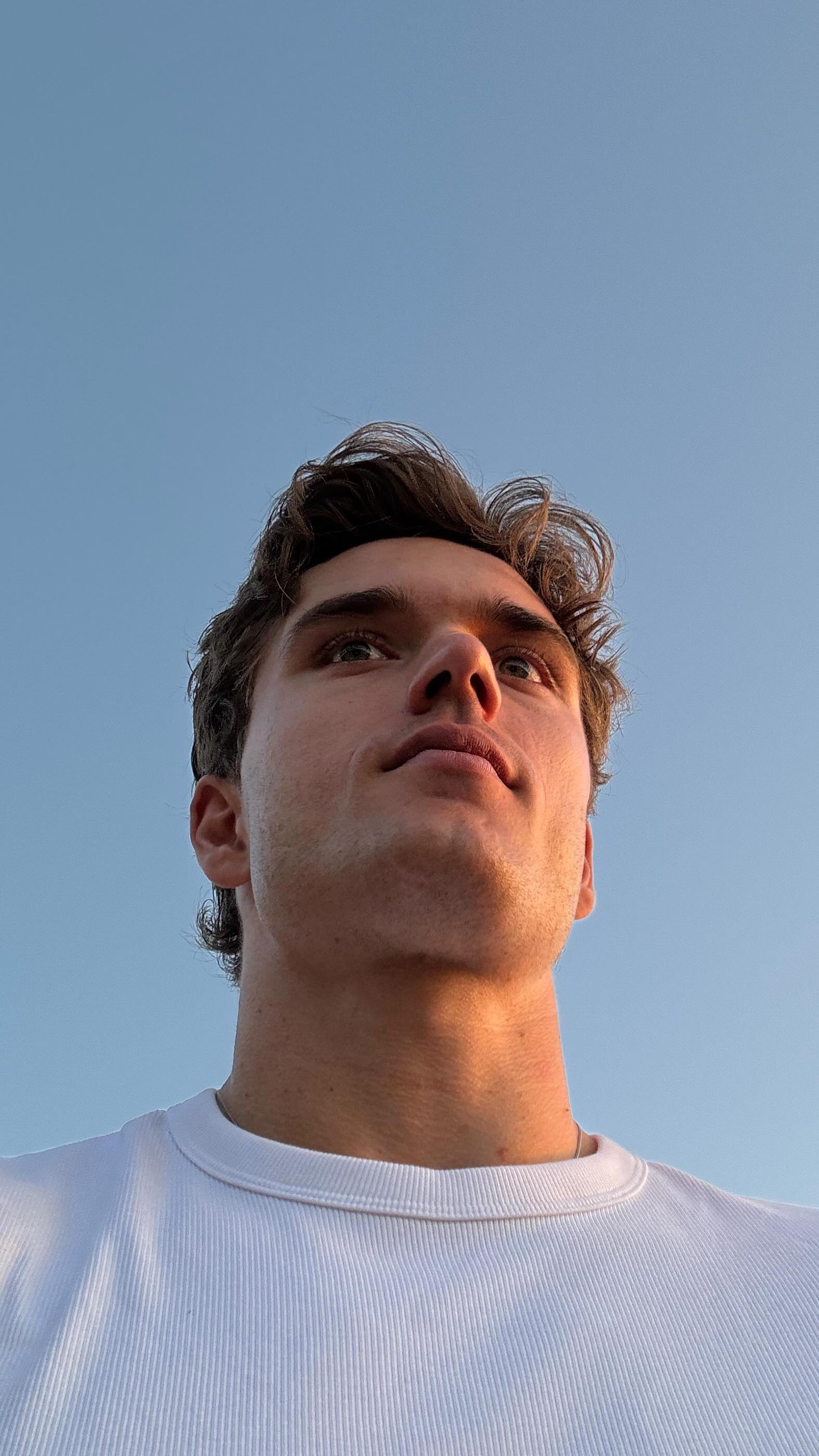 Instagram post by @iamdaanschel for Vitakruid. Caption reads: first things first, moving properly🤌🏼

ad....