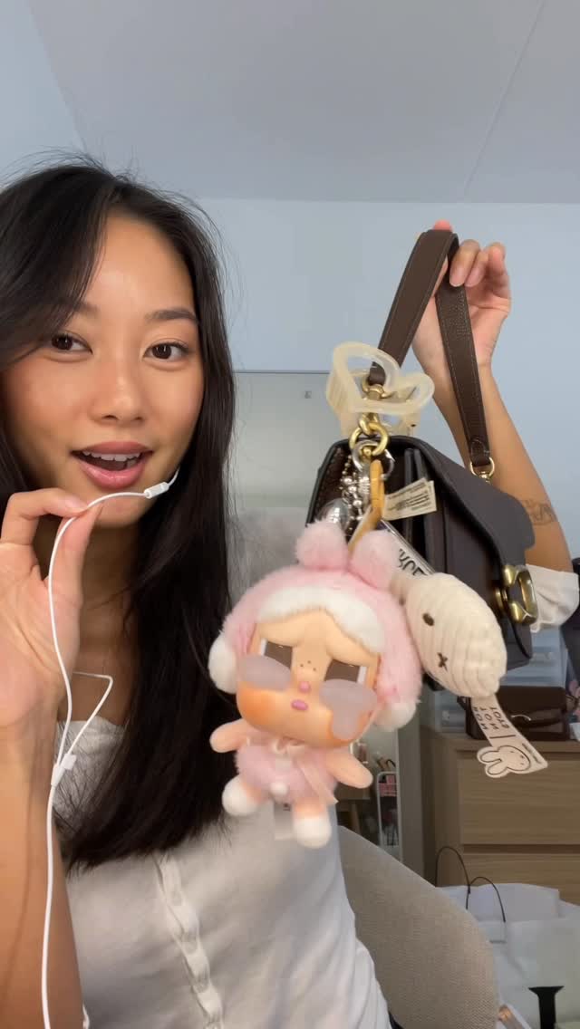 Instagram post by @thuvnn for Spartoo. Caption reads: [...] looks good with my outfit 😌✨ thank you....